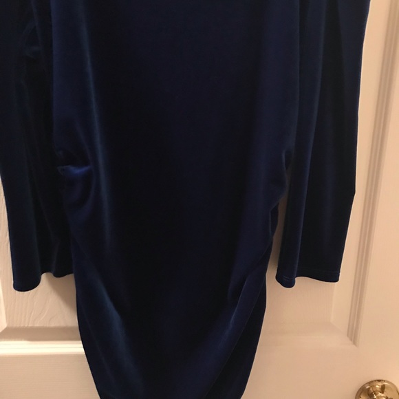 Beautiful velvet top - Picture 4 of 7